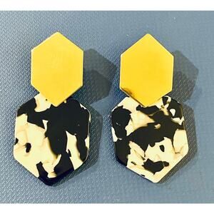 Gold Metal with Black & White Tortoise Shell Acrylic Drop Earrings